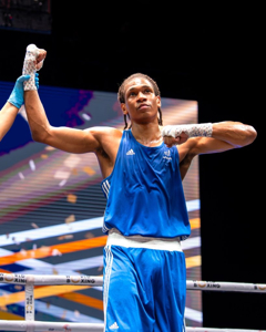 Yojerlin César, bras levés au ring